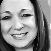 Passionnée par les mathématiques 
Maman de 3 enfants j ai toujours suivi leur scolarité ainsi que leur camarades de classe qui avaient des difficultés 
Très bonne connaissance des programmes niveau collège de la 6 eme à la 3 eme 
Volonté de transmette de